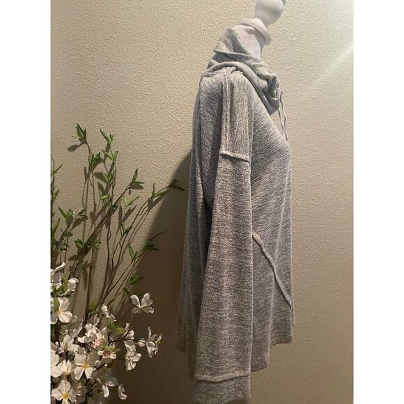 Chico's Zenergy Grey Crowl Neck Pullover Sweater - Size 2 (US Size 12/14 - Picture 6 of 10